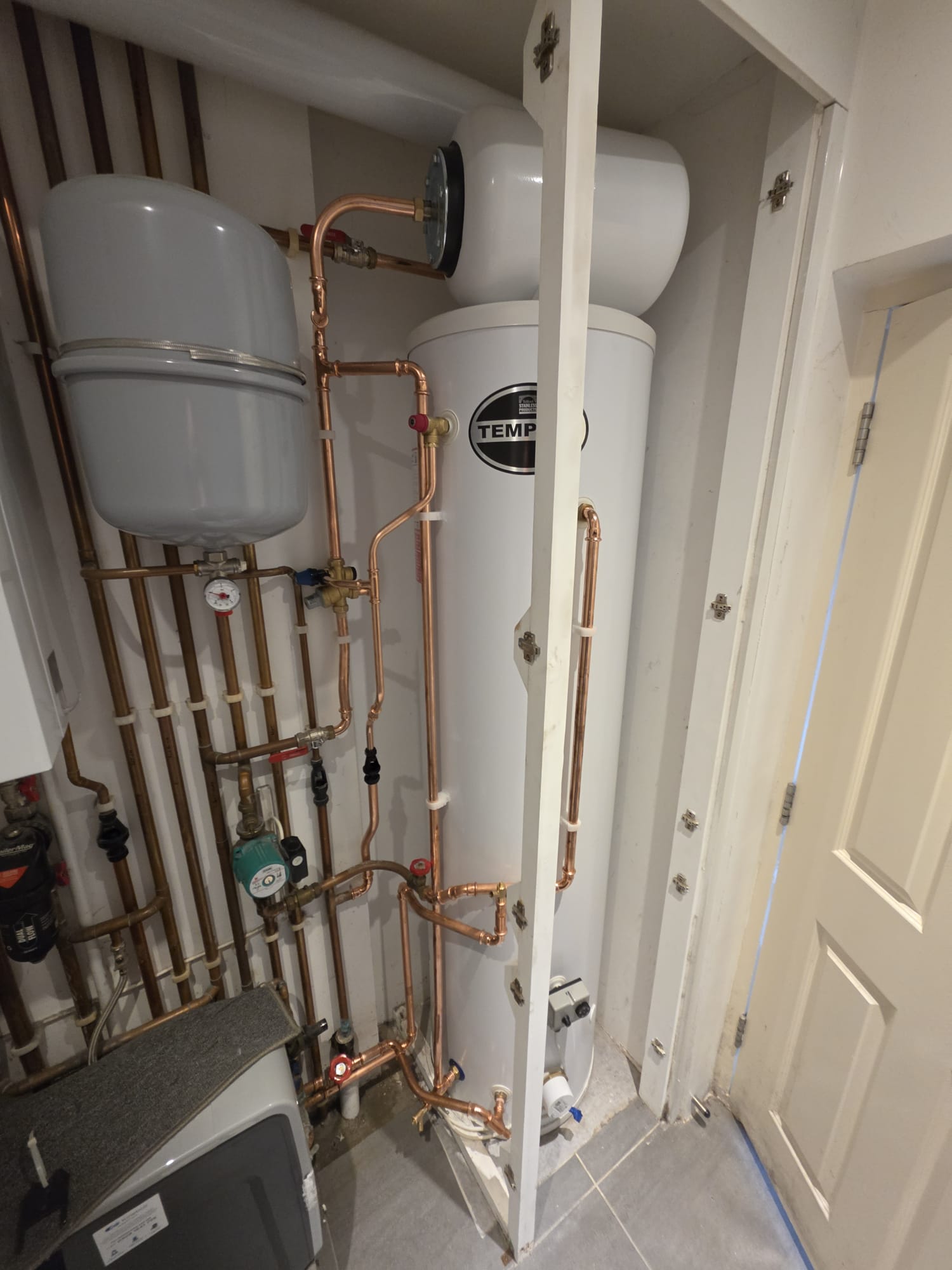 Tempest unvented hot water cylinder installation with copper pipework, Surrey